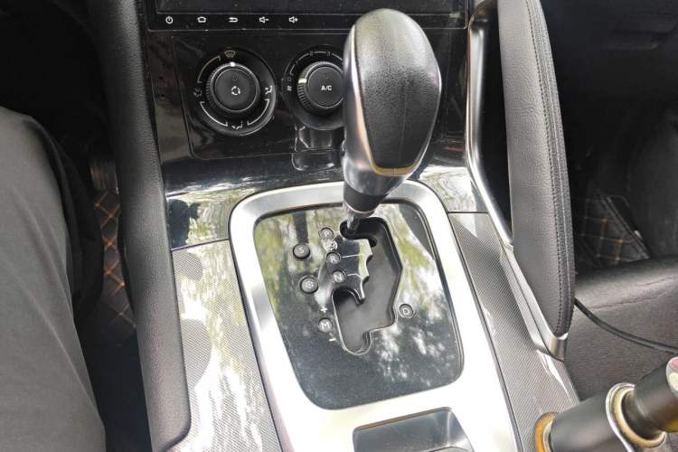 Used Peugeot 3008 2016 1.6THP Automatic Classic Edition Gear Lever