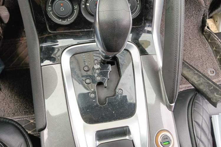 Used Peugeot 3008 2016 2.0L Automatic Classic Edition Gear Lever