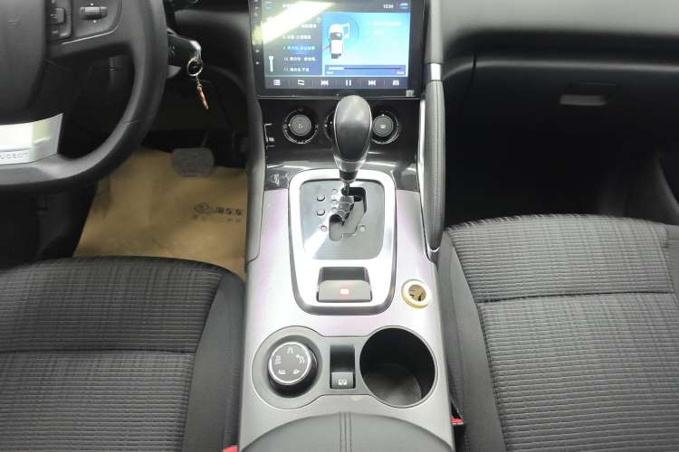 Used Peugeot 3008 2016 1.6THP Automatic Classic Edition Gear Lever