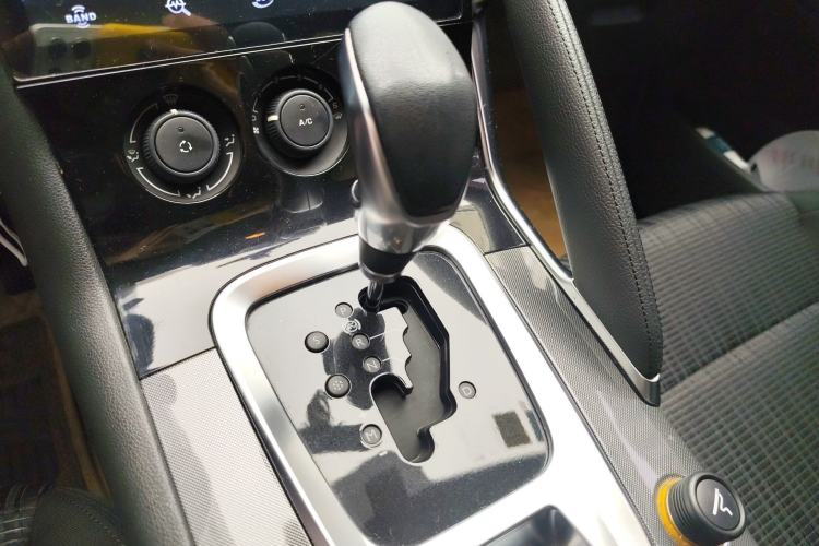 Used Peugeot 3008 2016 1.6THP Automatic Classic Edition Gear Lever