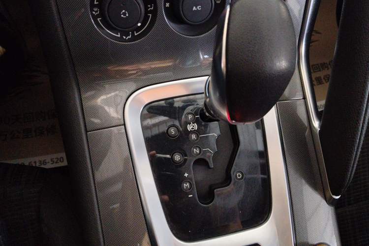 Used Peugeot 3008 2016 1.6THP Automatic Classic Edition Gear Lever