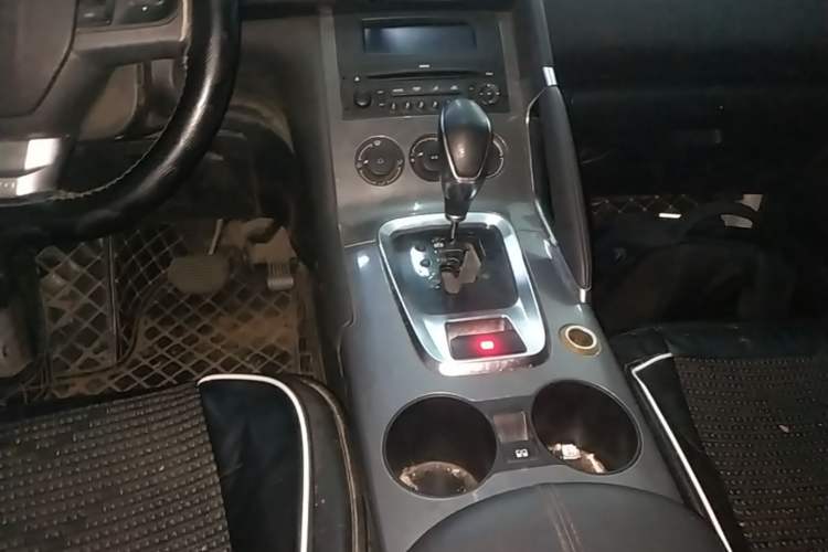 Used Peugeot 3008 2016 2.0L Automatic Classic Edition Gear Lever