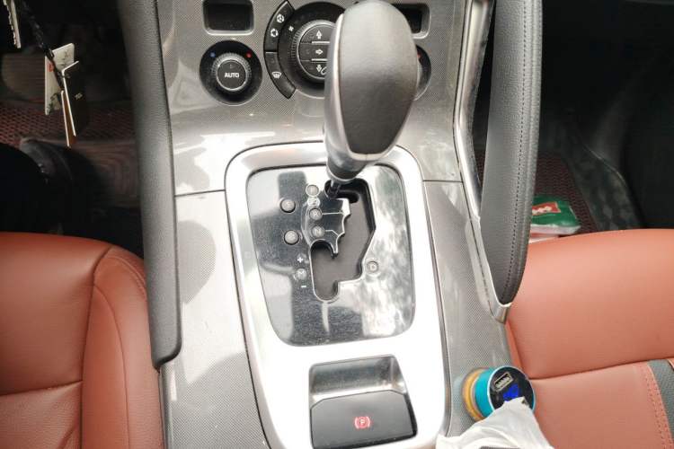 Used Peugeot 3008 2016 1.6THP Automatic Prestige Edition Gear Lever
