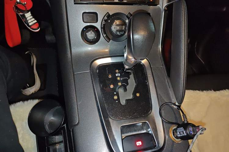 Used Peugeot 3008 2016 1.6THP Automatic Trend Edition Gear Lever
