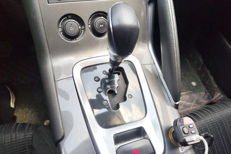 Used Peugeot 3008 2016 1.6THP Automatic Classic Edition Gear Lever