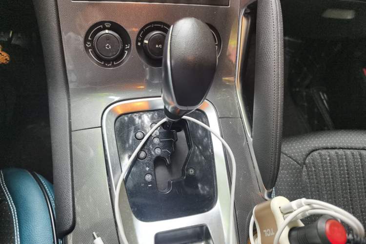 Used Peugeot 3008 2016 2.0L Automatic Classic Edition Gear Lever