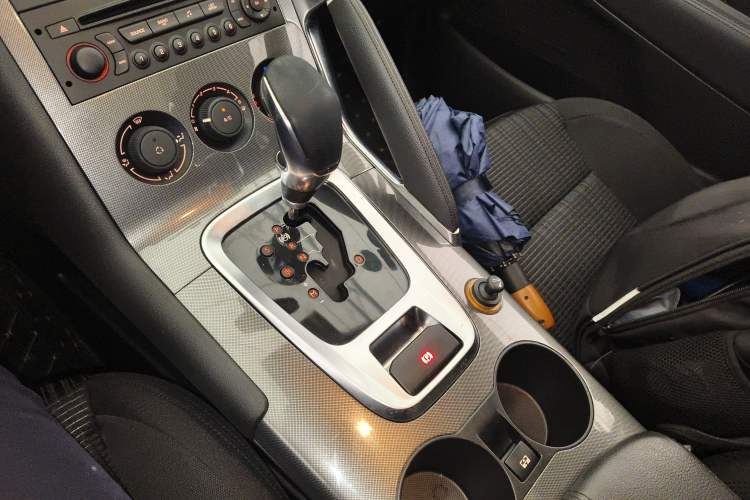 Used Peugeot 3008 2016 2.0L Automatic Classic Edition Gear Lever