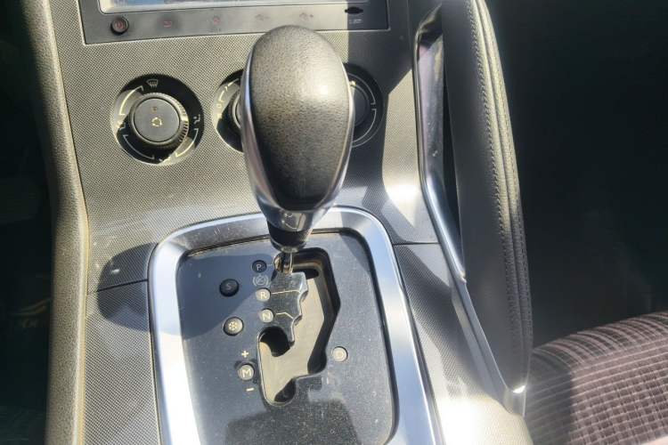 Used Peugeot 3008 2016 2.0L Automatic Classic Edition Gear Lever