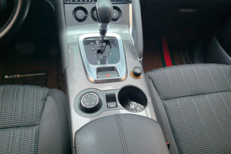 Used Peugeot 3008 2016 1.6THP Automatic Classic Edition Gear Lever