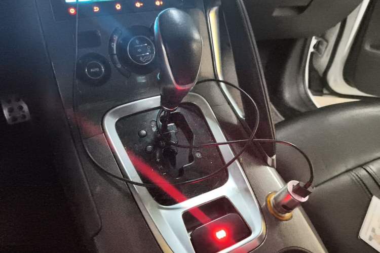 Used Peugeot 3008 2016 1.6THP Automatic Trend Edition Gear Lever