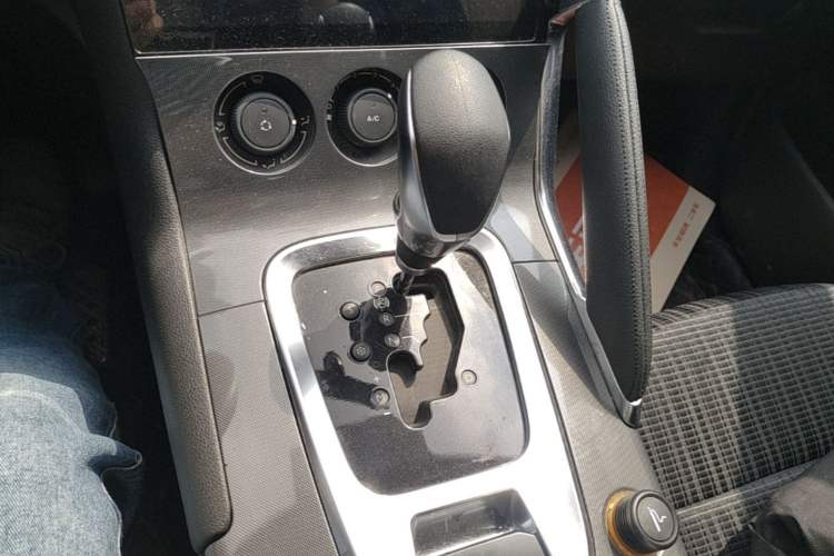 Used Peugeot 3008 2016 2.0L Automatic Classic Edition Gear Lever