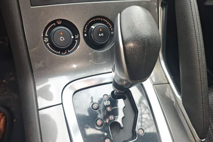Used Peugeot 3008 2016 2.0L Automatic Classic Edition Gear Lever