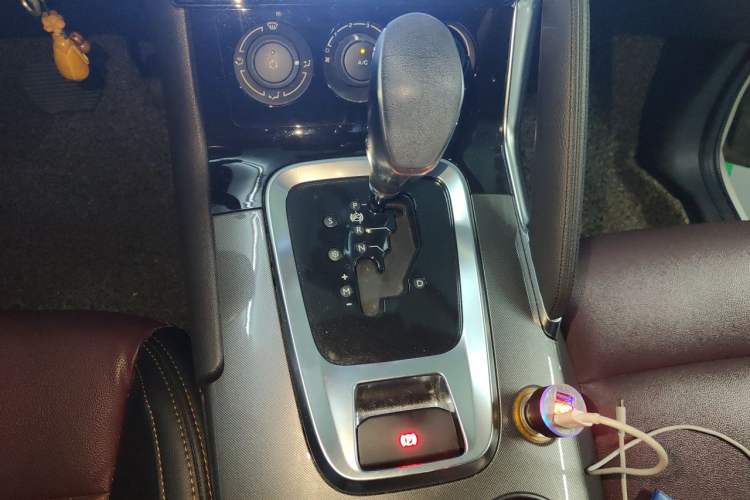 Used Peugeot 3008 2016 1.6THP Automatic Classic Edition Gear Lever