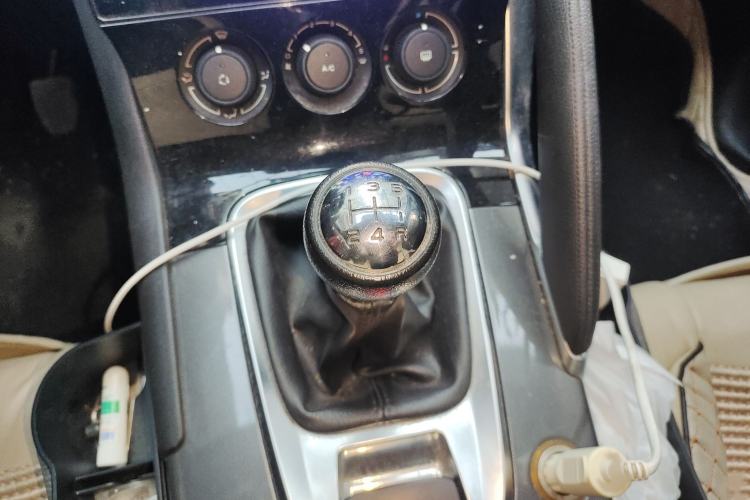 Used Peugeot 3008 2016 2.0L Manual Classic Edition Gear Lever