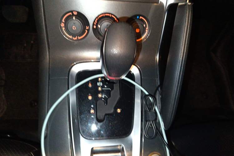 Used Peugeot 3008 2016 1.6THP Automatic Classic Edition Gear Lever
