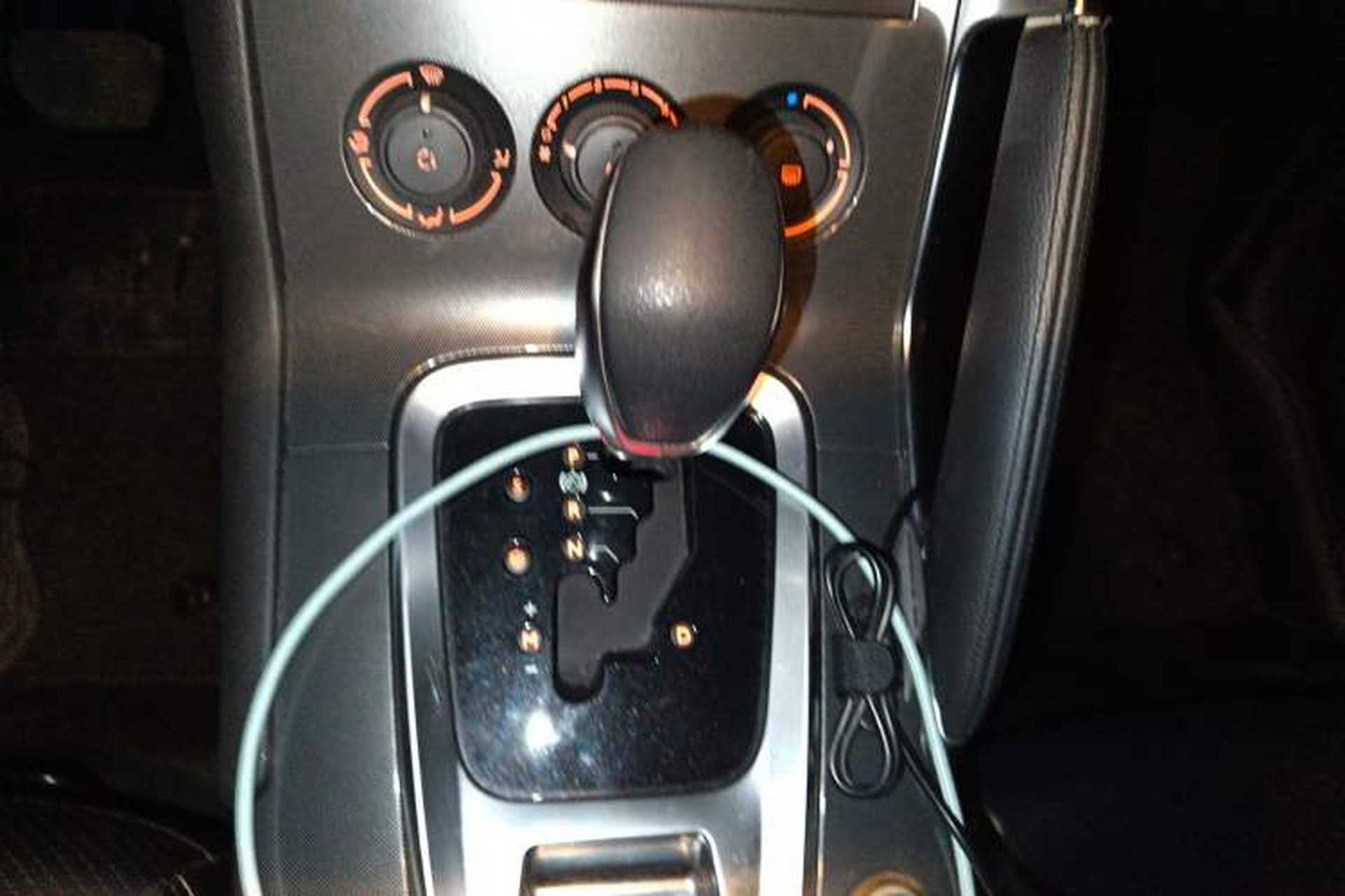 Used Peugeot 3008 2016 1.6THP Automatic Classic Edition Gear Lever