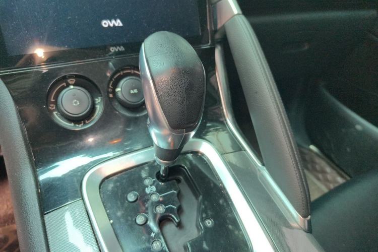 Used Peugeot 3008 2016 2.0L Automatic Classic Edition Gear Lever