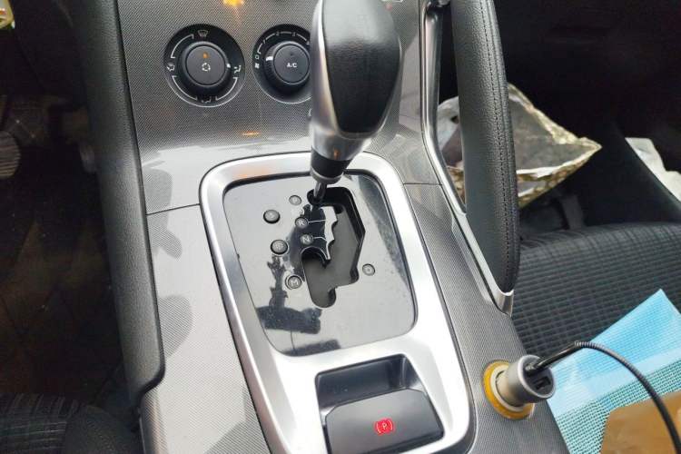 Used Peugeot 3008 2016 1.6THP Automatic Classic Edition Gear Lever