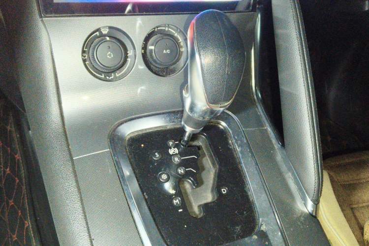 Used Peugeot 3008 2016 2.0L Automatic Classic Edition Gear Lever