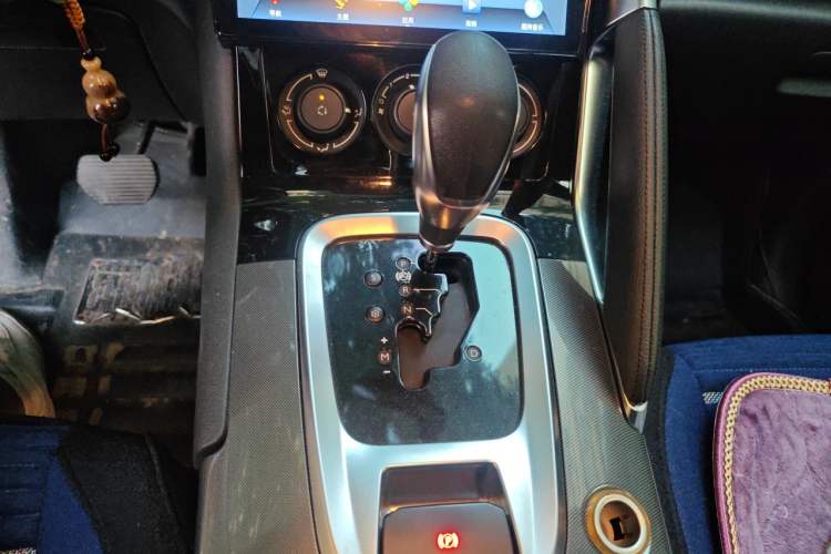 Used Peugeot 3008 2016 1.6THP Automatic Classic Edition Gear Lever