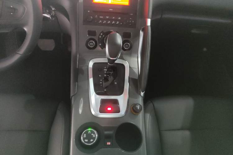 Used Peugeot 3008 2016 1.6THP Automatic Trend Edition Gear Lever