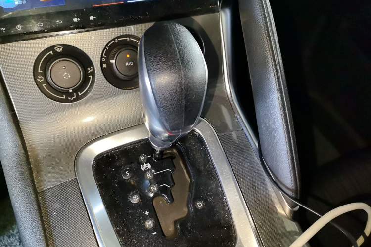Used Peugeot 3008 2016 2.0L Automatic Classic Edition Gear Lever