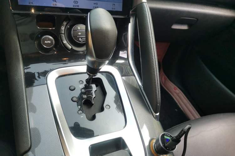 Used Peugeot 3008 2016 1.6THP Automatic Trend Edition Gear Lever