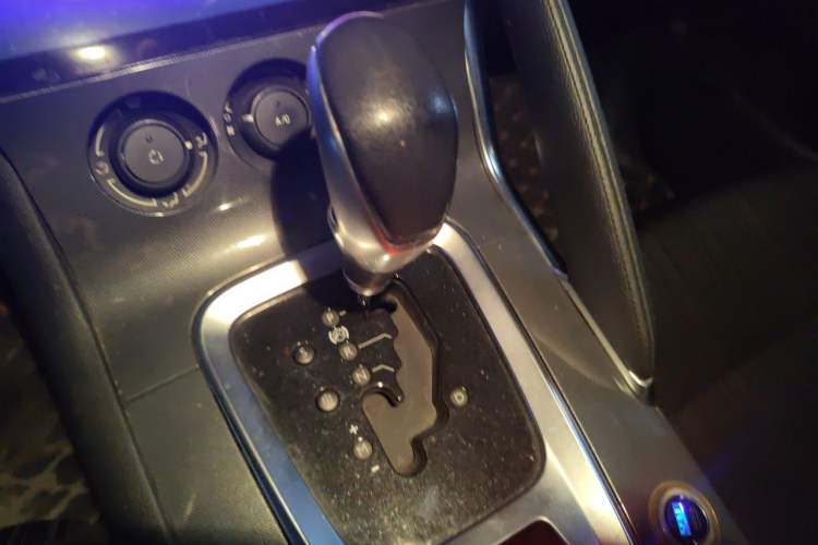 Used Peugeot 3008 2016 1.6THP Automatic Classic Edition Gear Lever
