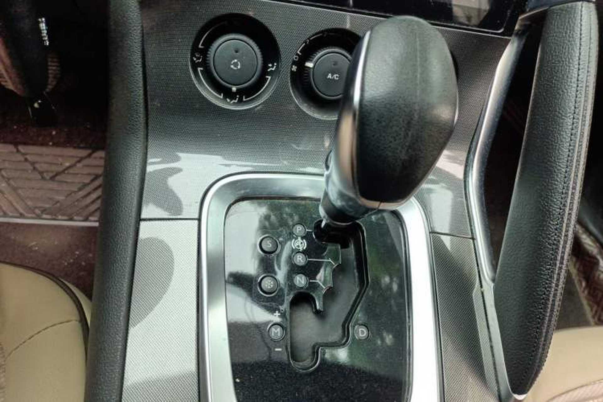 Used Peugeot 3008 2016 2.0L Automatic Classic Edition Gear Lever