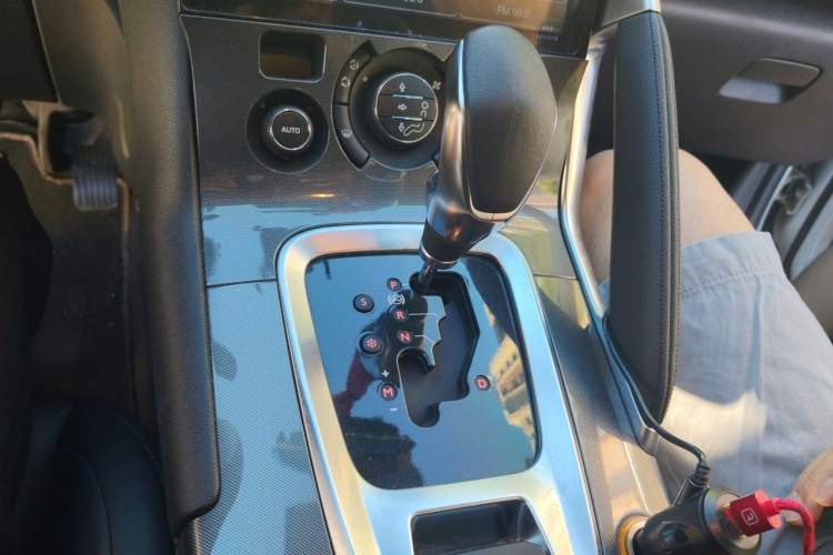 Used Peugeot 3008 2016 1.6THP Automatic Trend Edition Gear Lever