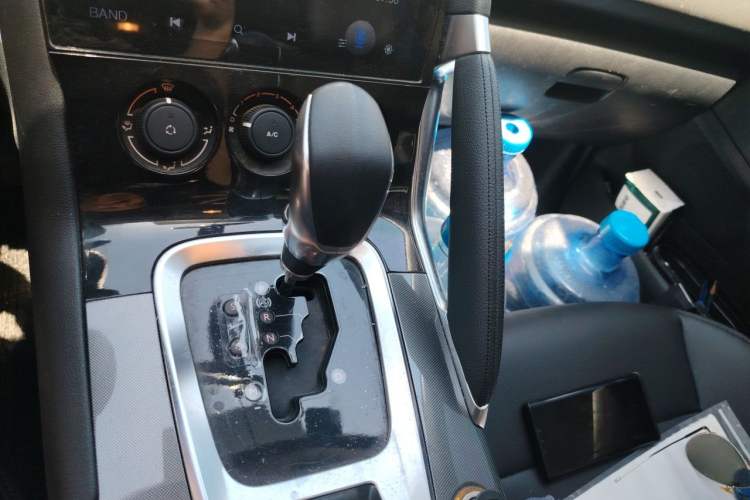 Used Peugeot 3008 2016 1.6THP Automatic Classic Edition Gear Lever