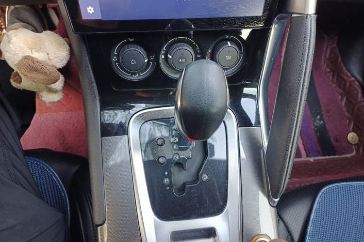 Used Peugeot 3008 2016 2.0L Automatic Classic Edition Gear Lever
