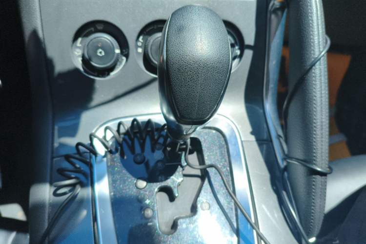 Used Peugeot 3008 2016 1.6THP Automatic Classic Edition Gear Lever