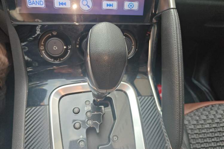 Used Peugeot 3008 2016 1.6THP Automatic Classic Edition Gear Lever