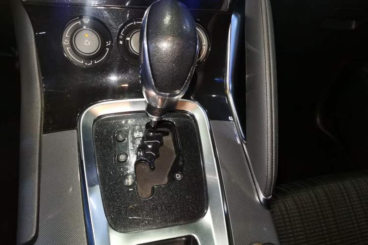 Used Peugeot 3008 2016 2.0L Automatic Classic Edition Gear Lever
