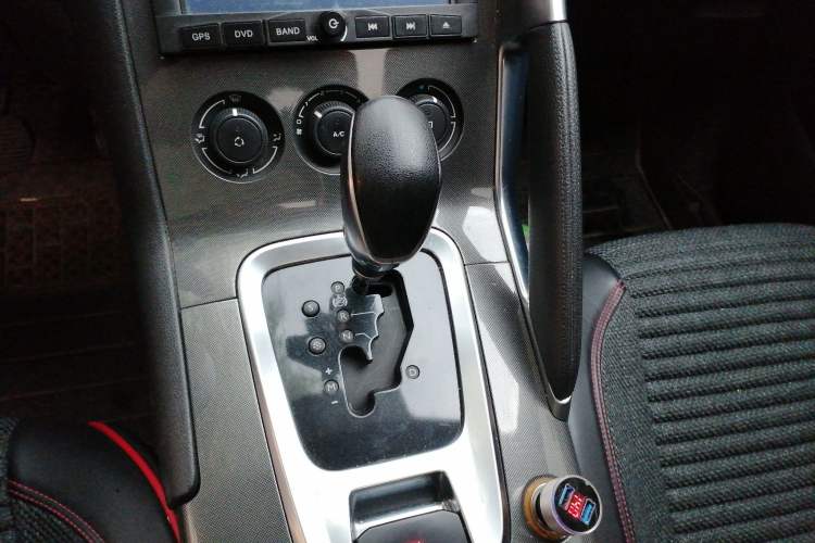 Used Peugeot 3008 2016 1.6THP Automatic Classic Edition Gear Lever
