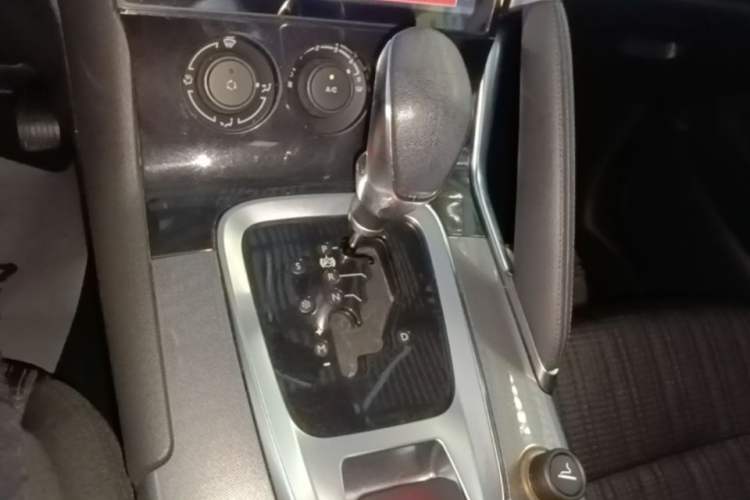 Used Peugeot 3008 2016 1.6THP Automatic Classic Edition Gear Lever