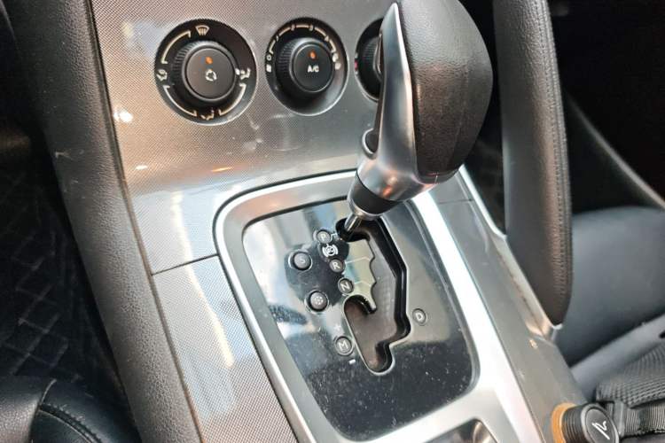Used Peugeot 3008 2016 2.0L Automatic Classic Edition Gear Lever