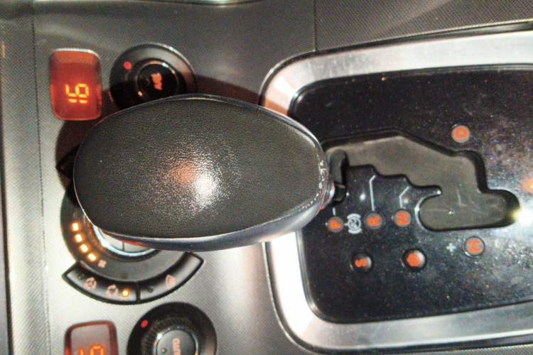 Used Peugeot 3008 2016 1.6THP Automatic Prestige Edition Gear Lever