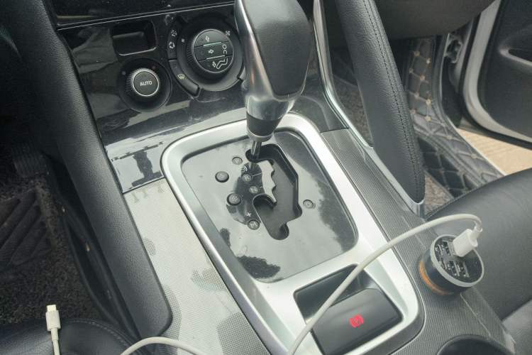 Used Peugeot 3008 2016 1.6THP Automatic Trend Edition Gear Lever