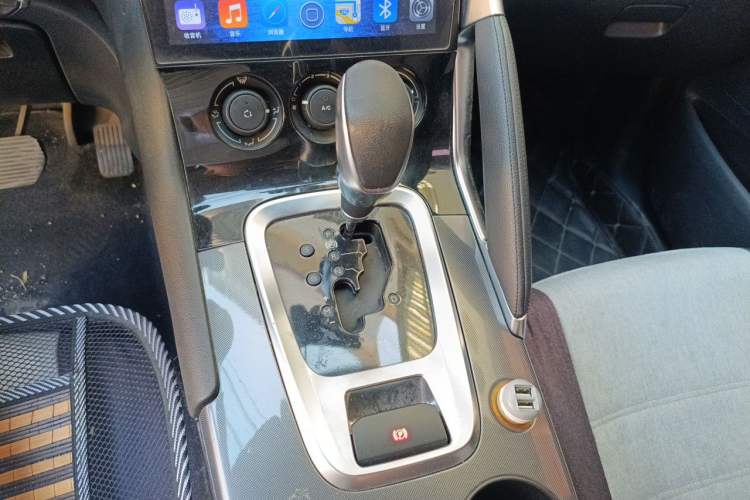 Used Peugeot 3008 2016 1.6THP Automatic Classic Edition Gear Lever