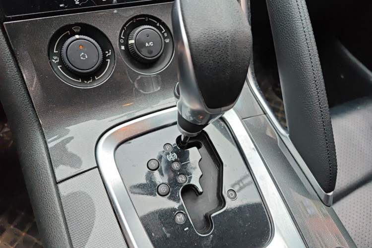 Used Peugeot 3008 2016 2.0L Automatic Classic Edition Gear Lever
