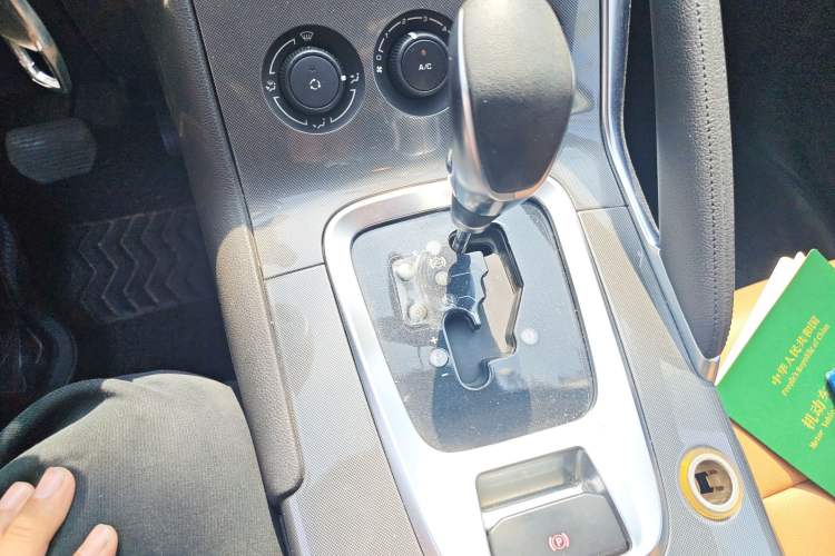 Used Peugeot 3008 2016 2.0L Automatic Classic Edition Gear Lever