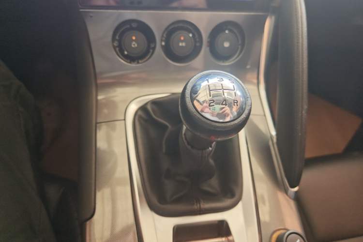 Used Peugeot 3008 2016 2.0L Manual Classic Edition Gear Lever