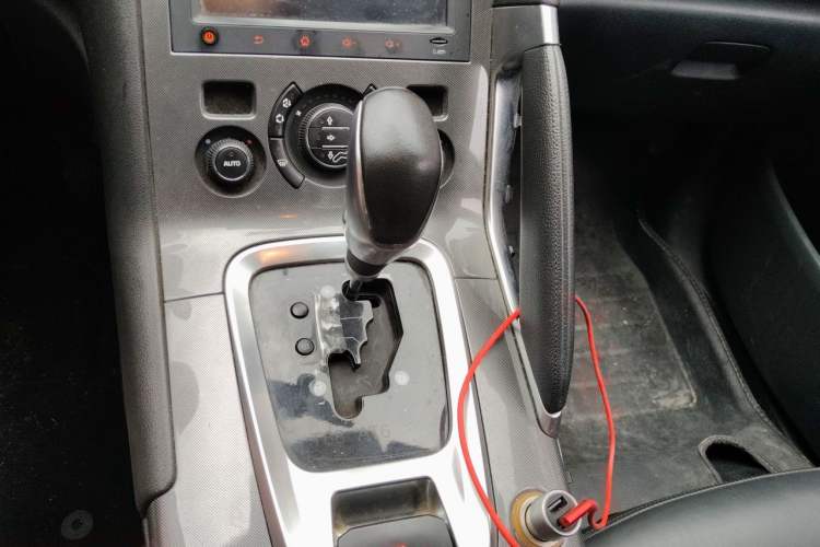 Used Peugeot 3008 2016 1.6THP Automatic Trend Edition Gear Lever