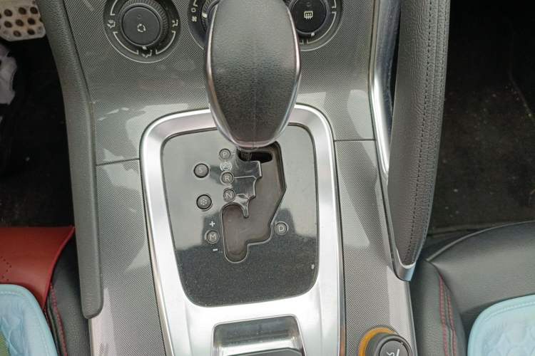 Used Peugeot 3008 2016 1.6THP Automatic Classic Edition Gear Lever
