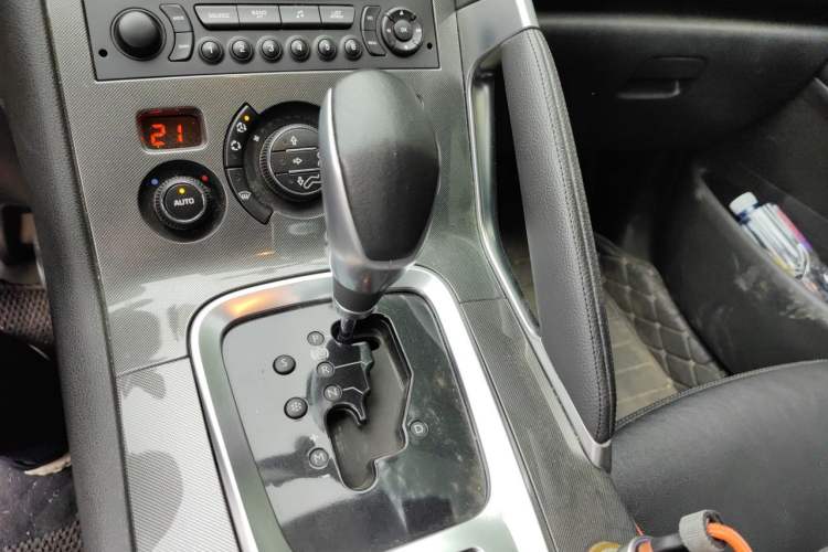 Used Peugeot 3008 2016 1.6THP Automatic Trend Edition Gear Lever