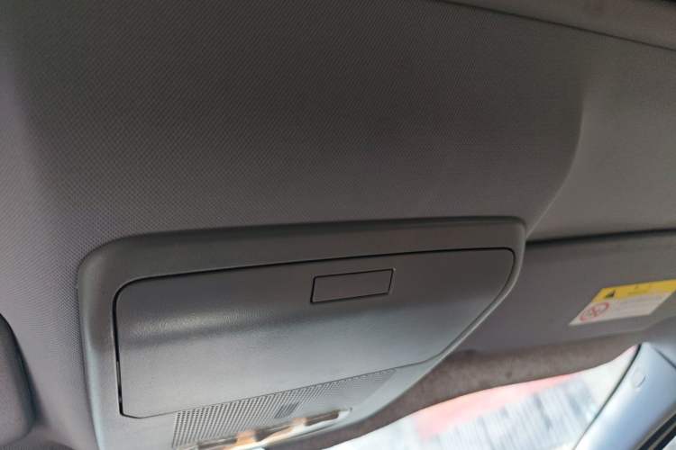 Used Peugeot 3008 2016 2.0L Automatic Classic Edition Headliner