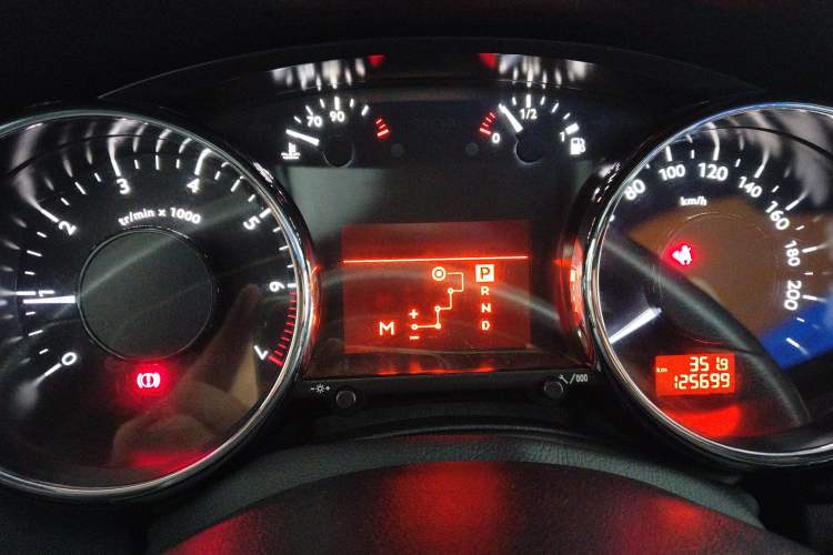 Used Peugeot 3008 2016 1.6THP Automatic Classic Edition Instrument Cluster