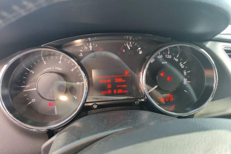 Used Peugeot 3008 2016 1.6THP Automatic Prestige Edition Instrument Cluster